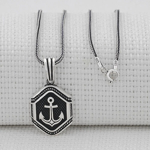 Mona Roza Kolye, Zincir, Künye