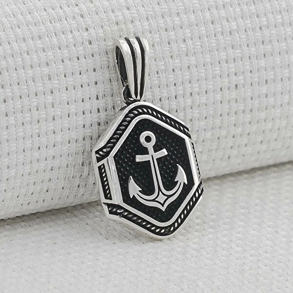 Mona Roza Kolye, Zincir, Künye