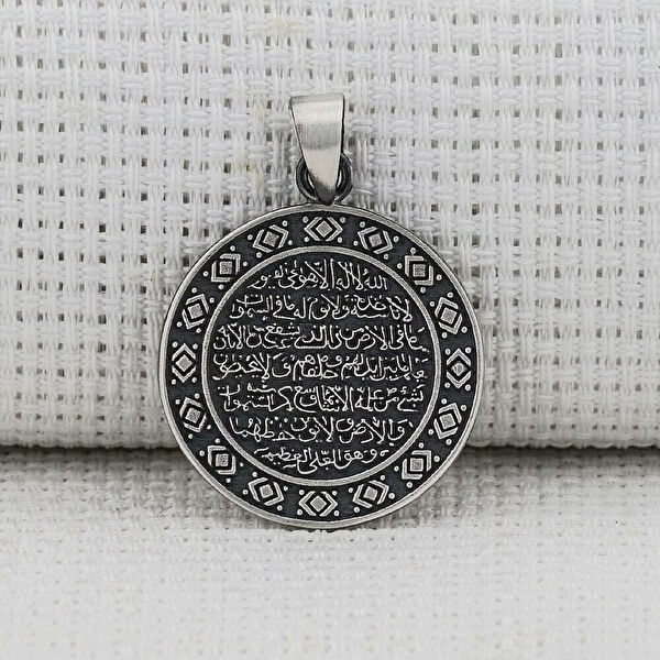 Mona Roza Kolye, Zincir, Künye