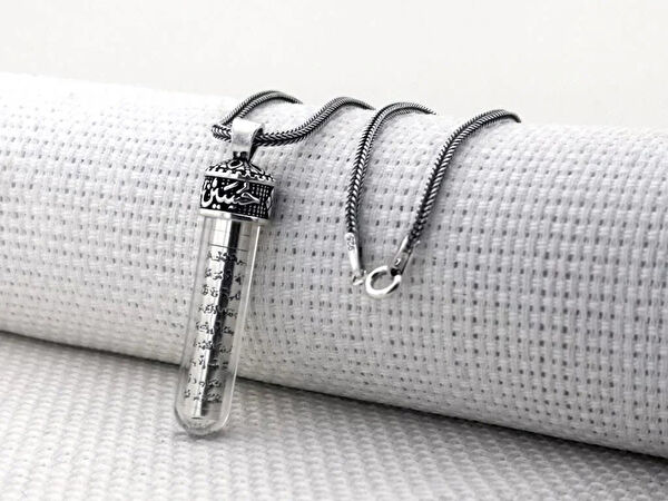 Mona Roza Kolye, Zincir, Künye