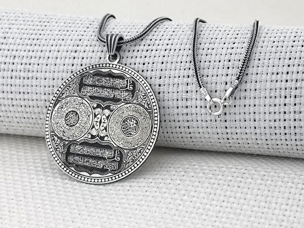 Mona Roza Kolye, Zincir, Künye