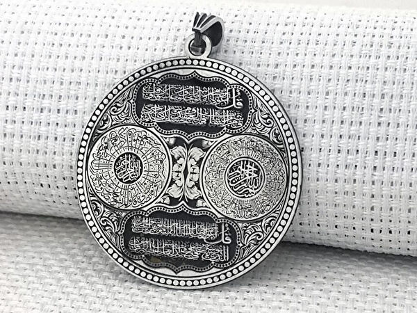 Mona Roza Kolye, Zincir, Künye