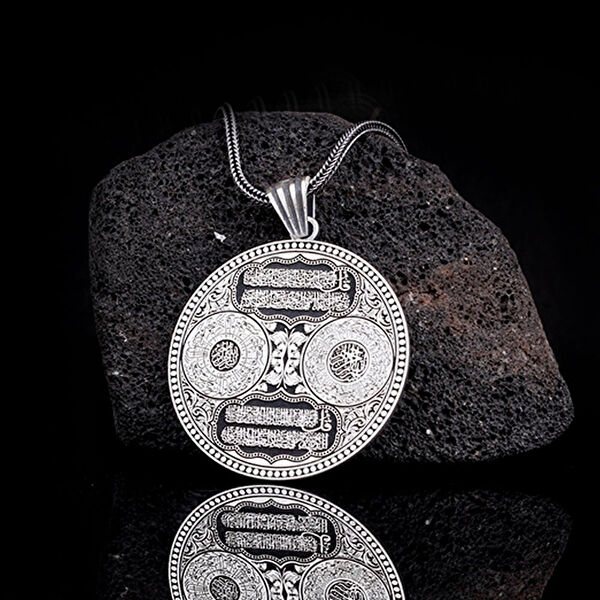 Mona Roza Kolye, Zincir, Künye