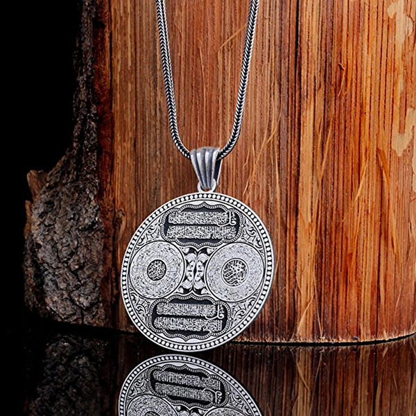 Mona Roza Kolye, Zincir, Künye