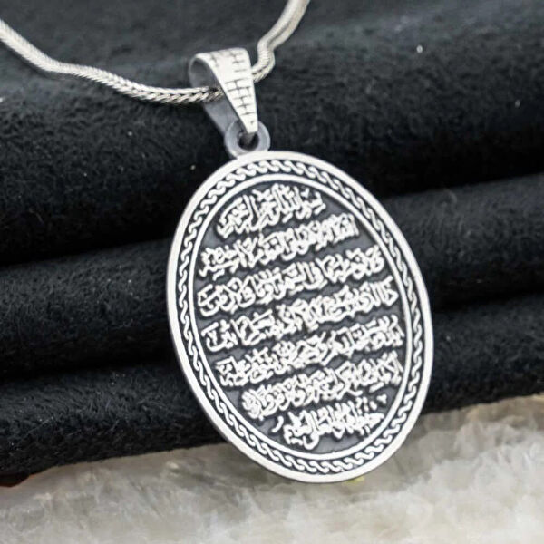 Mona Roza Kolye, Zincir, Künye