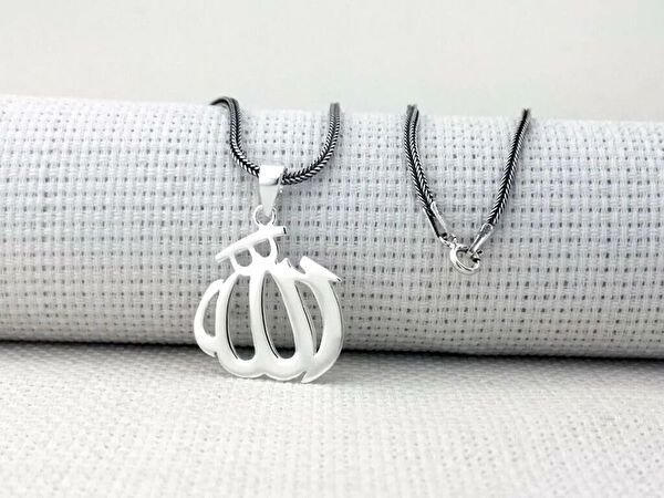 Mona Roza Kolye, Zincir, Künye