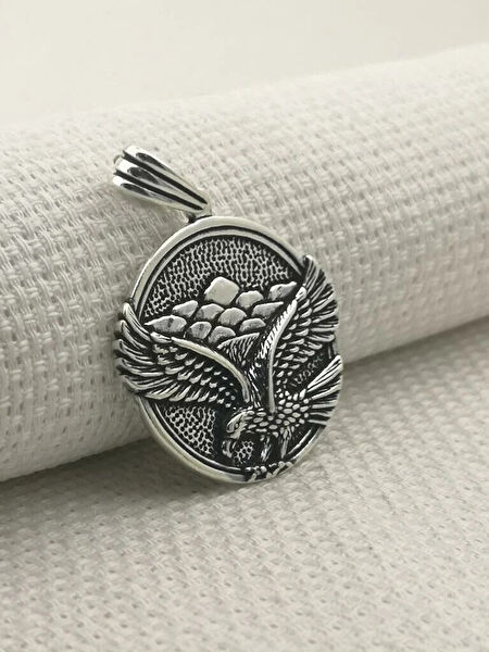 Mona Roza Kolye, Zincir, Künye