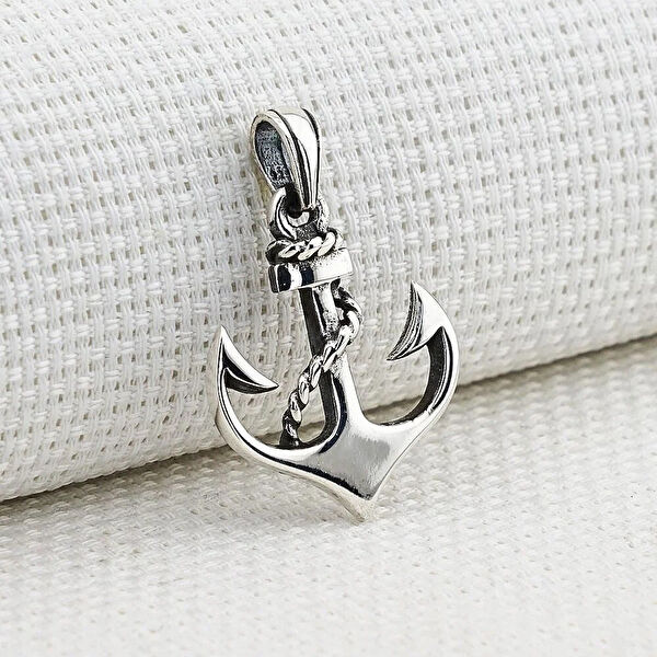 Mona Roza Kolye, Zincir, Künye