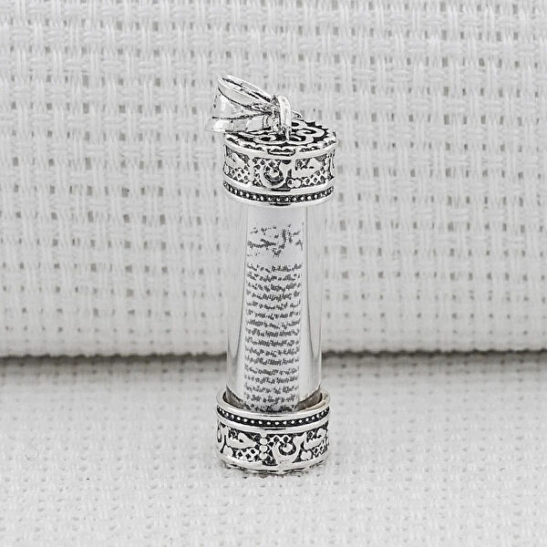 Mona Roza Kolye, Zincir, Künye