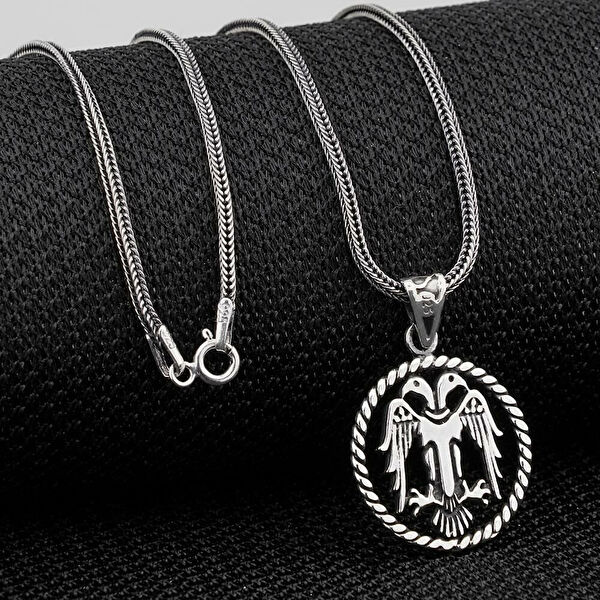 Mona Roza Kolye, Zincir, Künye