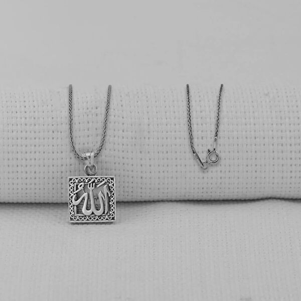 Mona Roza Kolye, Zincir, Künye