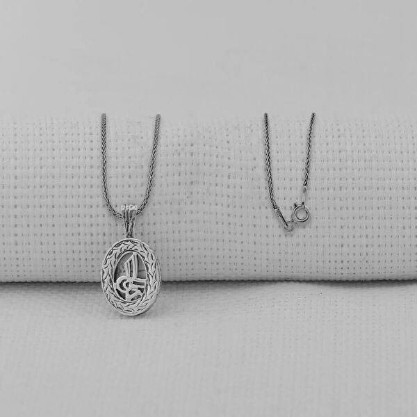 Mona Roza Kolye, Zincir, Künye