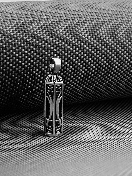 Mona Roza Kolye, Zincir, Künye