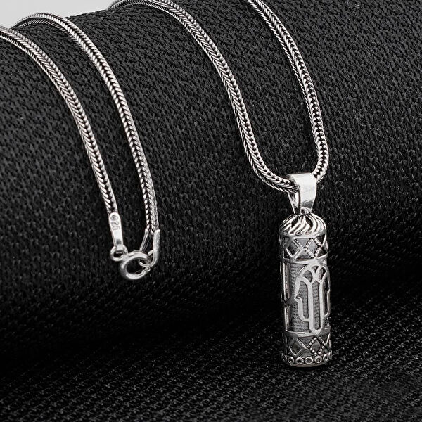 Mona Roza Kolye, Zincir, Künye