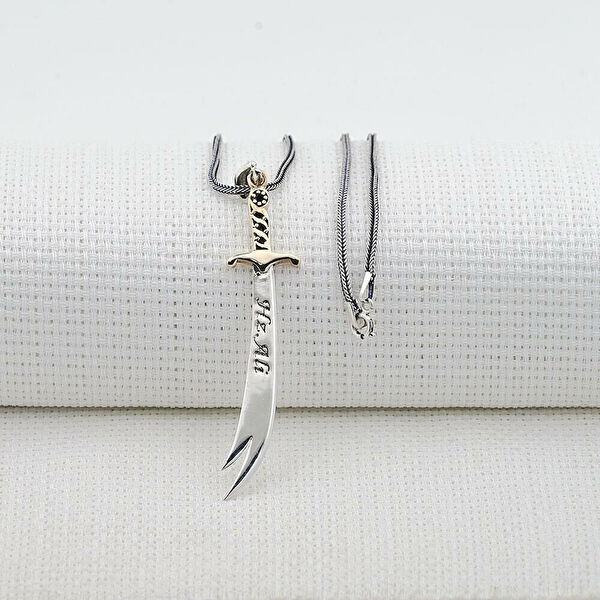 Mona Roza Kolye, Zincir, Künye