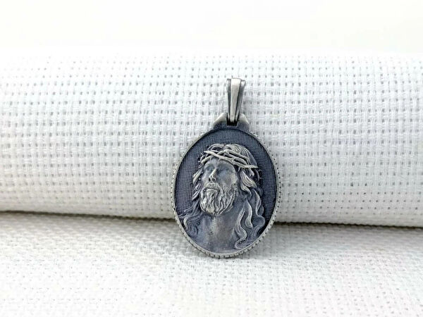 Mona Roza Kolye, Zincir, Künye