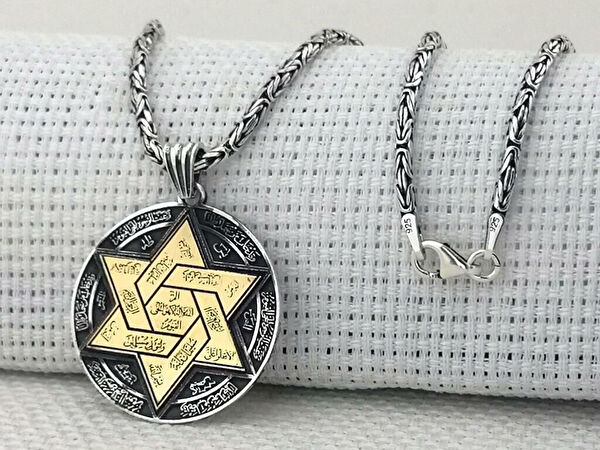 Mona Roza Kolye, Zincir, Künye