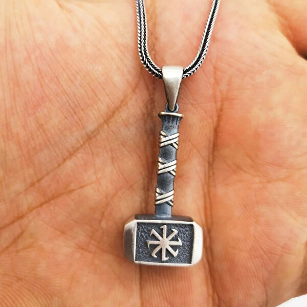 Mona Roza Kolye, Zincir, Künye