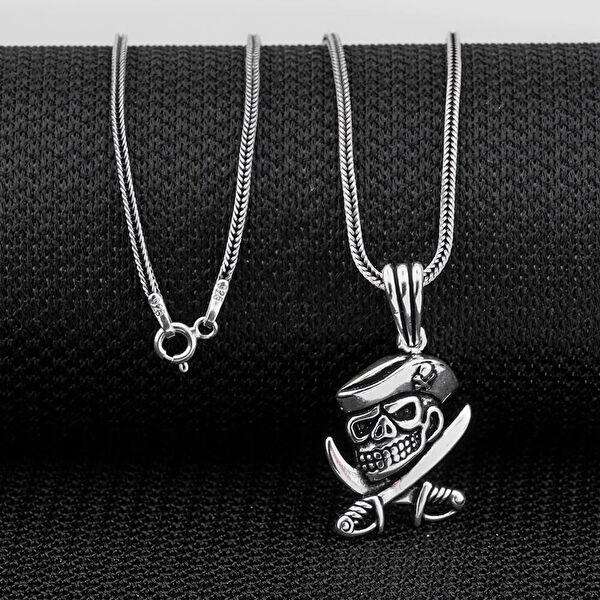 Mona Roza Kolye, Zincir, Künye