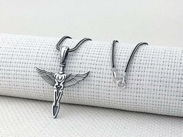 Mona Roza Kolye, Zincir, Künye