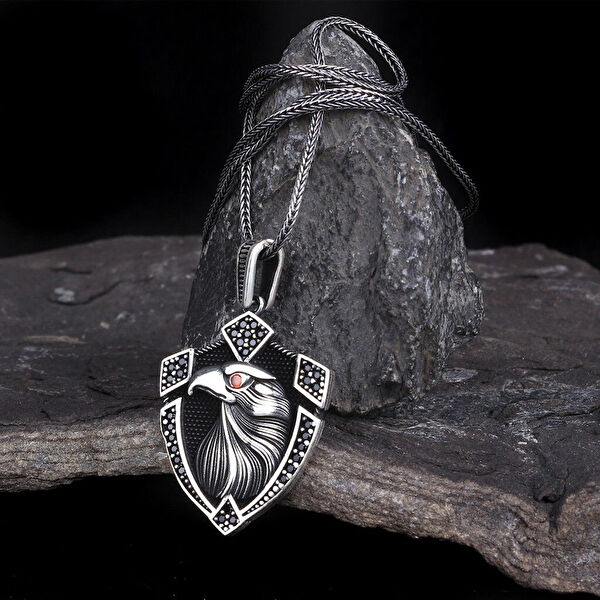 Mona Roza Kolye, Zincir, Künye