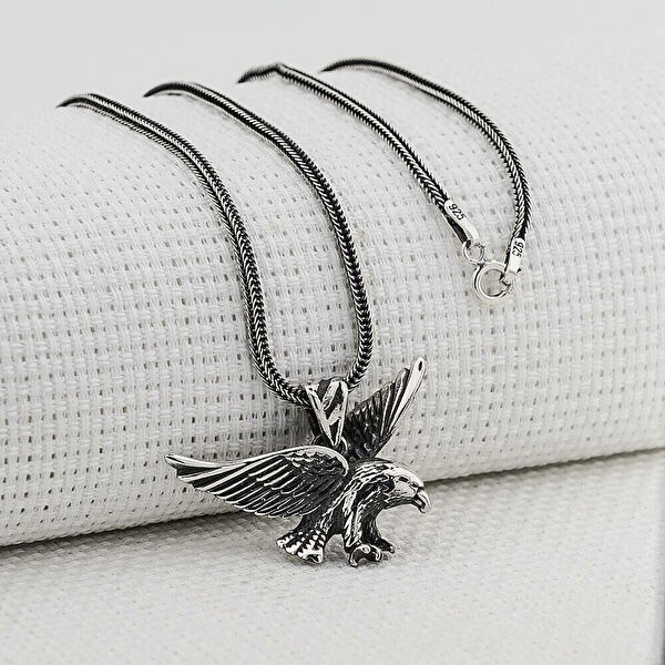 Mona Roza Kolye, Zincir, Künye