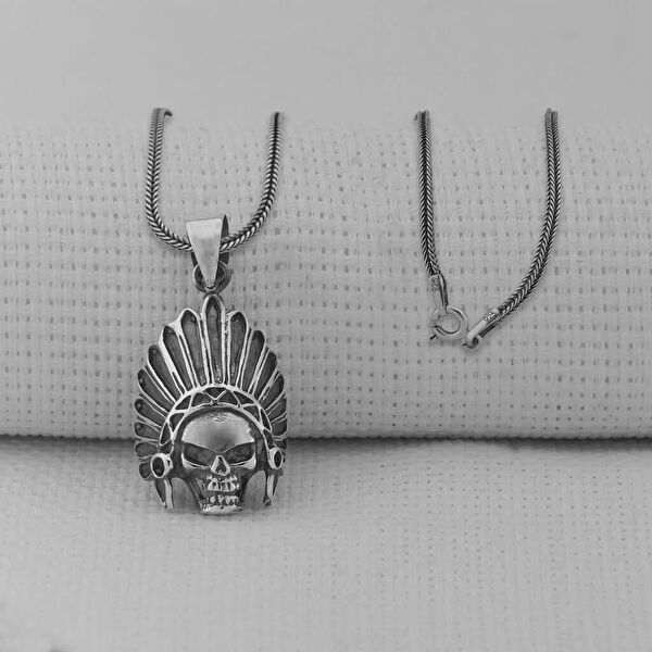 Mona Roza Kolye, Zincir, Künye