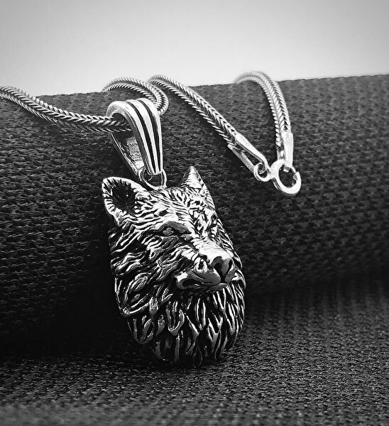 Mona Roza Kolye, Zincir, Künye