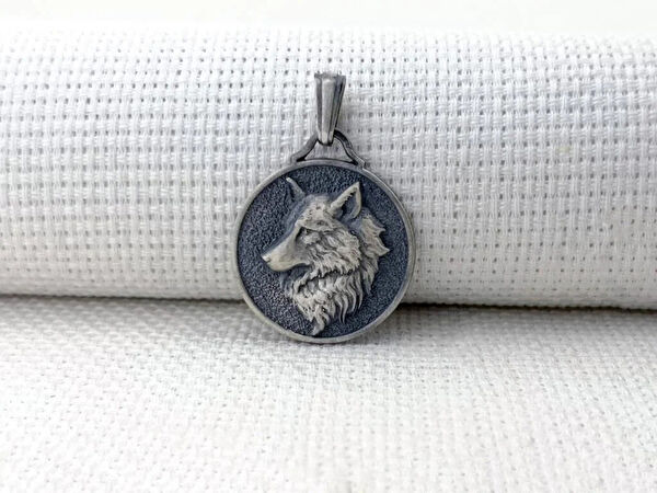 Mona Roza Kolye, Zincir, Künye