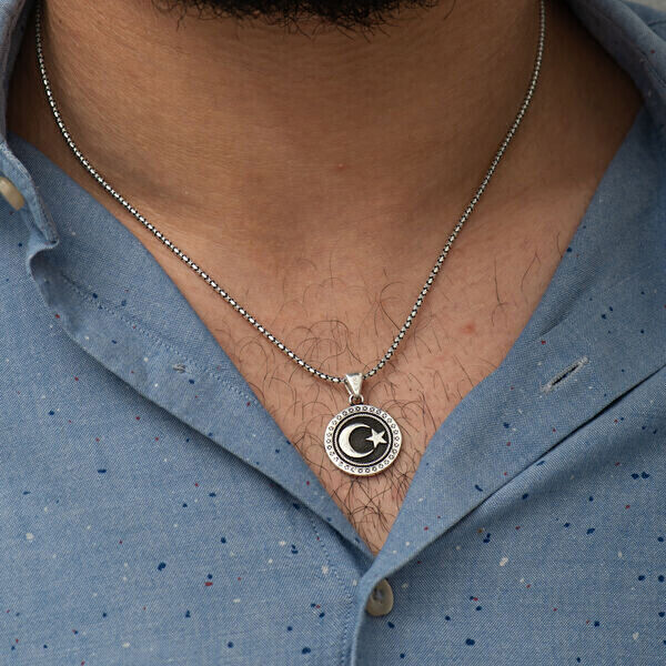 Mona Roza Kolye, Zincir, Künye