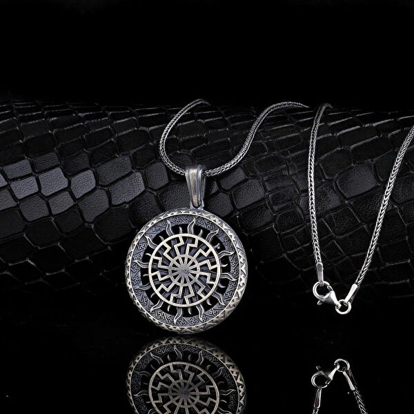 Mona Roza Kolye, Zincir, Künye