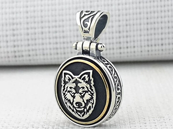 Mona Roza Kolye, Zincir, Künye