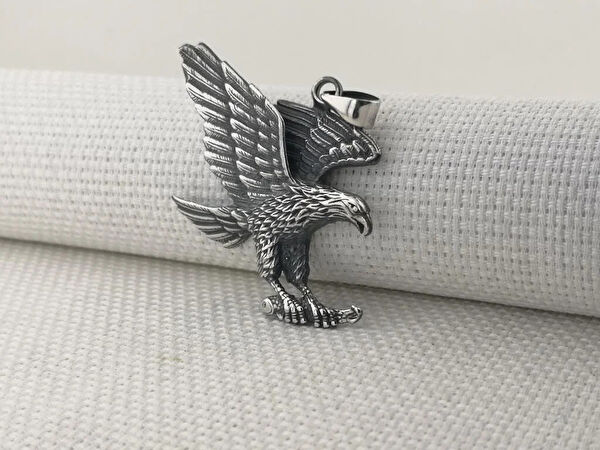 Mona Roza Kolye, Zincir, Künye