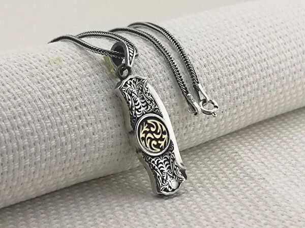 Mona Roza Kolye, Zincir, Künye