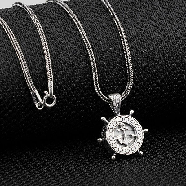 Mona Roza Kolye, Zincir, Künye