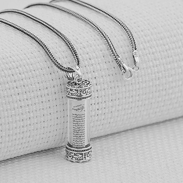 Mona Roza Kolye, Zincir, Künye