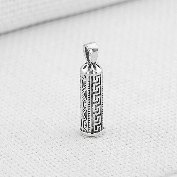 Mona Roza Kolye, Zincir, Künye