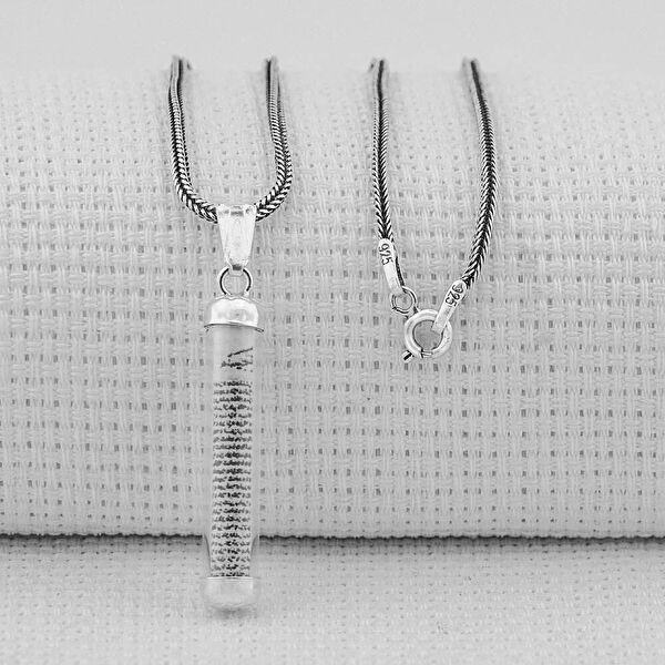 Mona Roza Kolye, Zincir, Künye