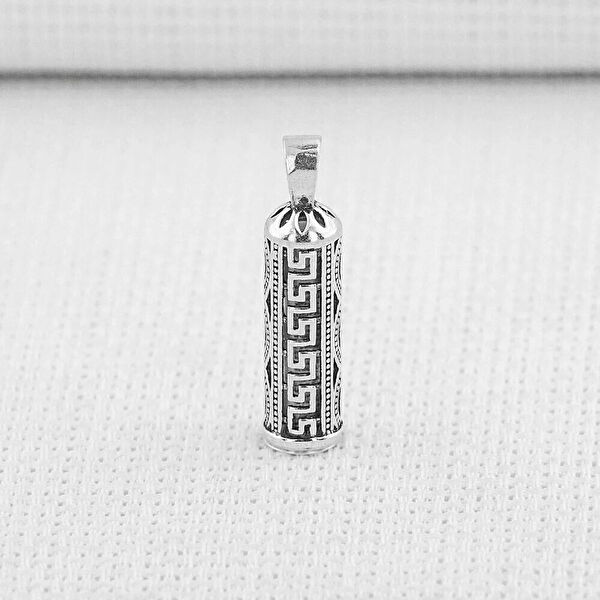 Mona Roza Kolye, Zincir, Künye