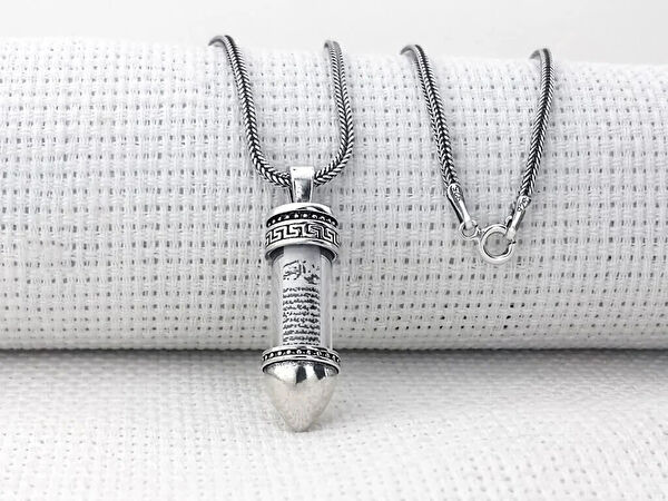 Mona Roza Kolye, Zincir, Künye