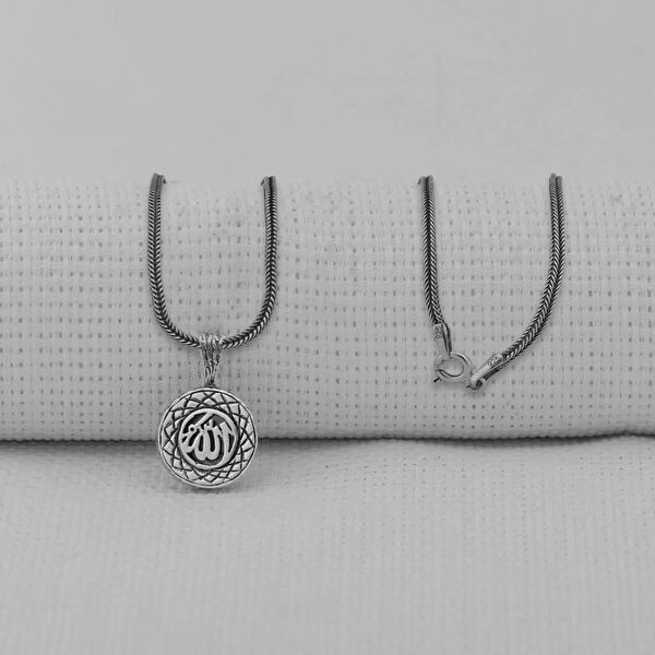 Mona Roza Kolye, Zincir, Künye