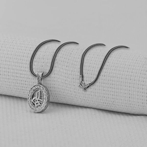 Mona Roza Kolye, Zincir, Künye