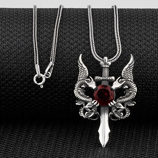 Mona Roza Kolye, Zincir, Künye