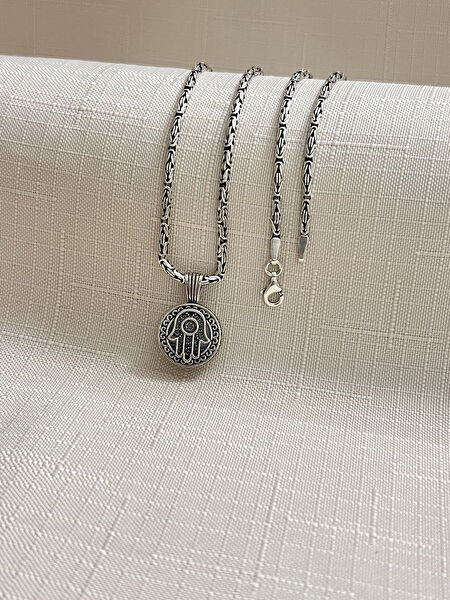 Mona Roza Kolye, Zincir, Künye