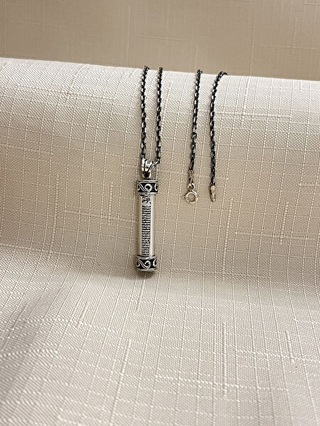 Mona Roza Kolye, Zincir, Künye