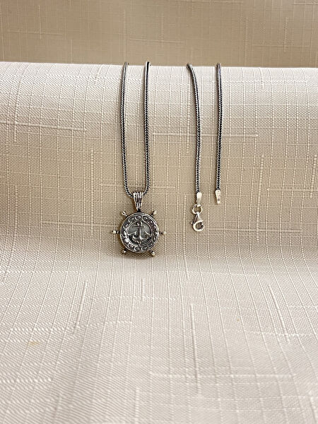 Mona Roza Kolye, Zincir, Künye