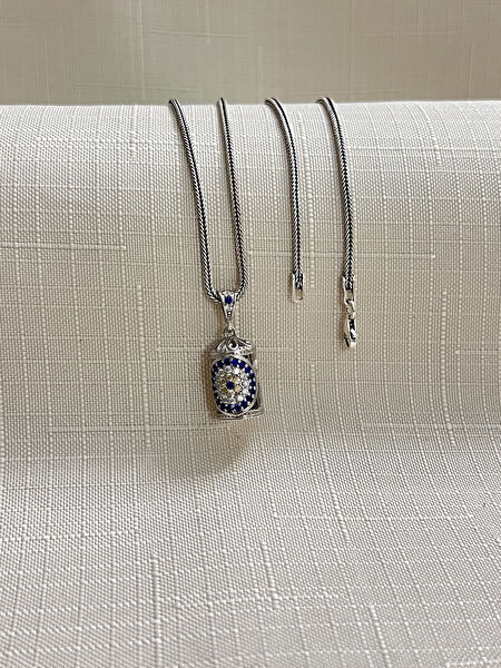 Mona Roza Kolye, Zincir, Künye