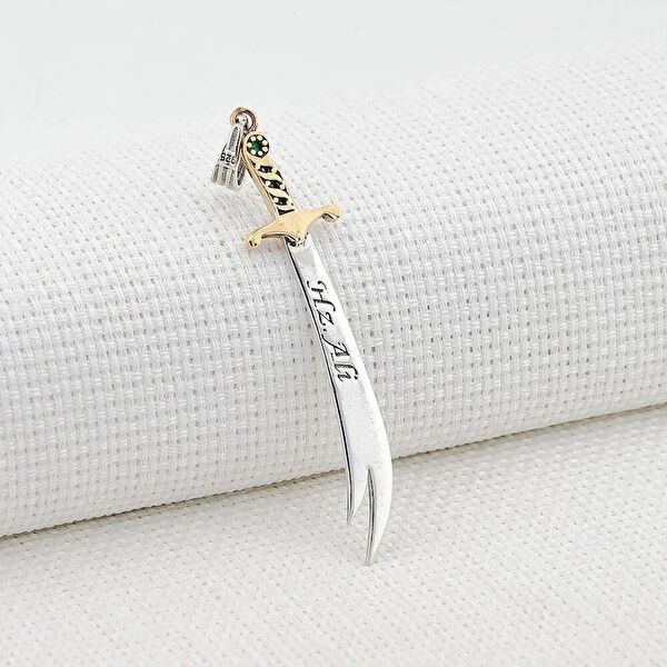 Mona Roza Kolye, Zincir, Künye