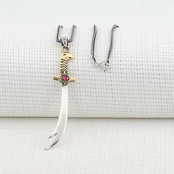 Mona Roza Kolye, Zincir, Künye