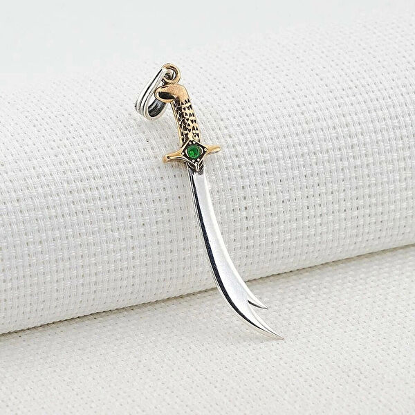 Mona Roza Kolye, Zincir, Künye